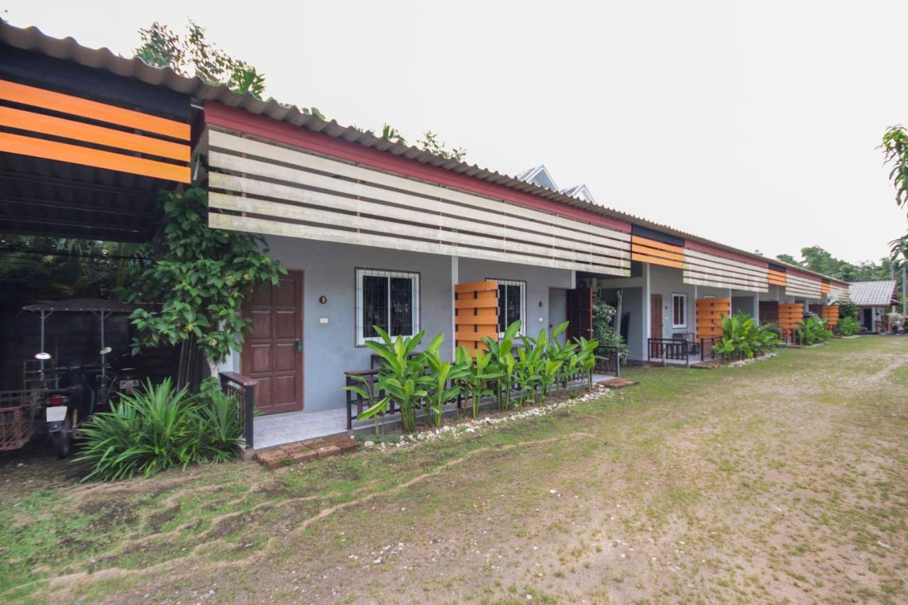 Oyo 75312 Banana Lodge Khao Lak Exterior foto